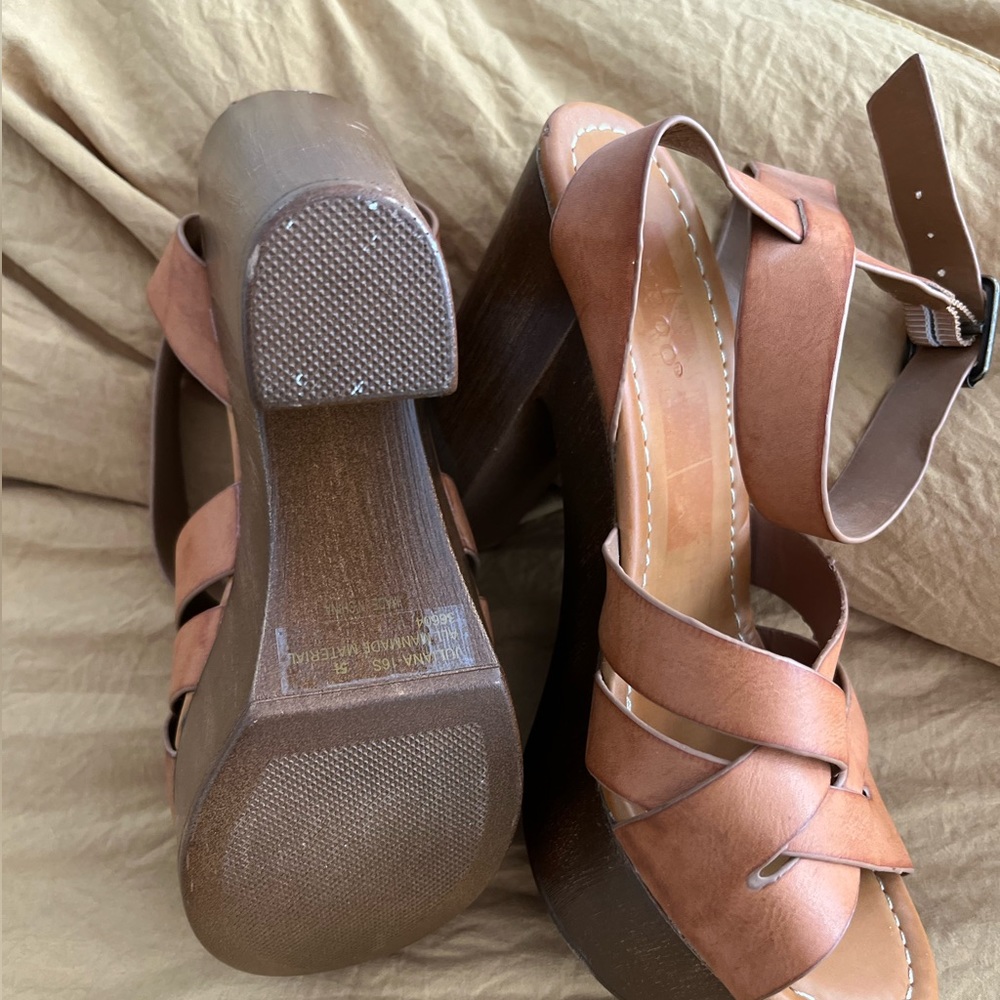 Cute never used caramel platforms